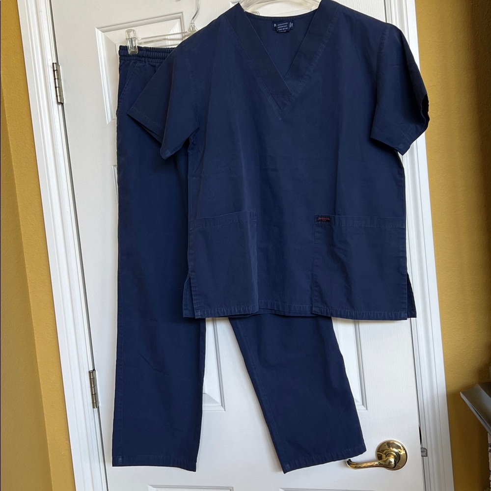 Dagacci scrub sets